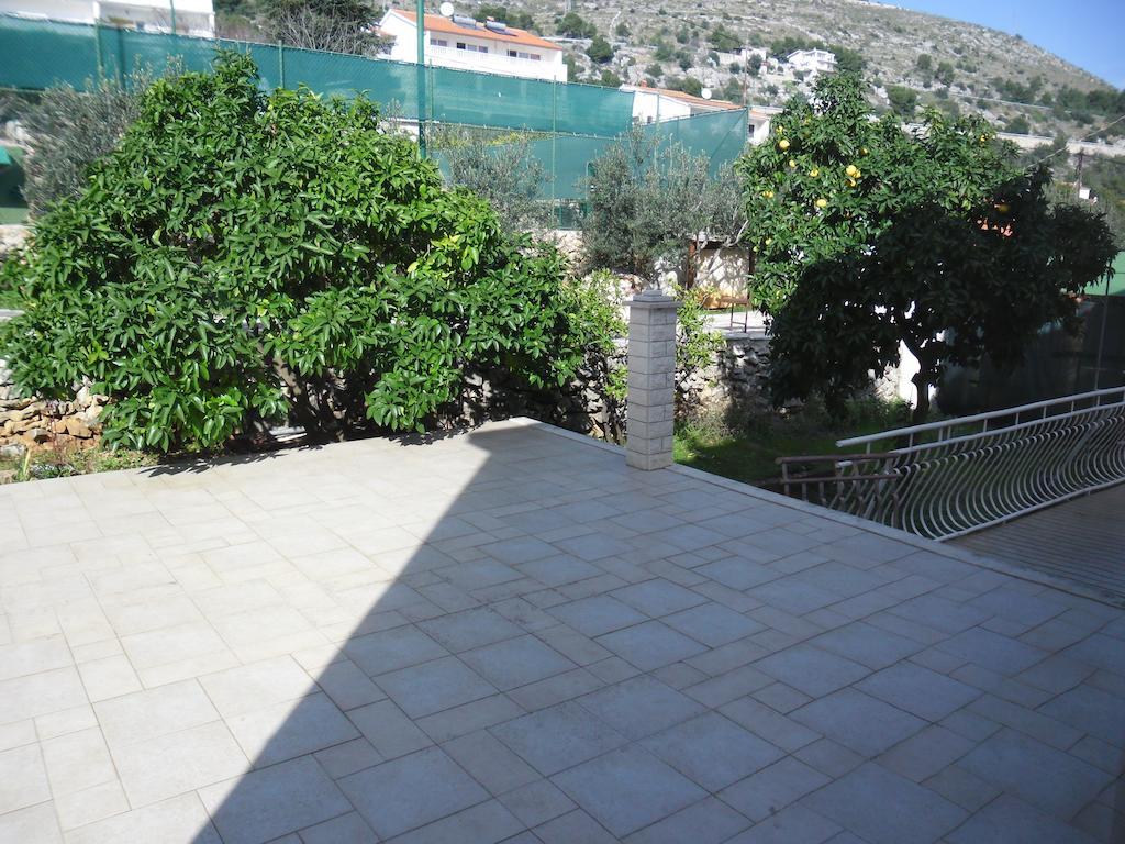 Rooms&Apartments Kurtović Donji Seget Exterior foto