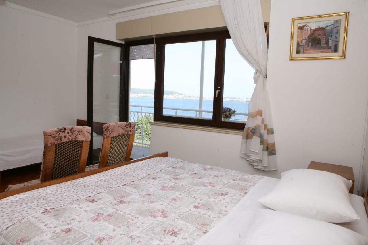 Rooms&Apartments Kurtović Donji Seget Exterior foto